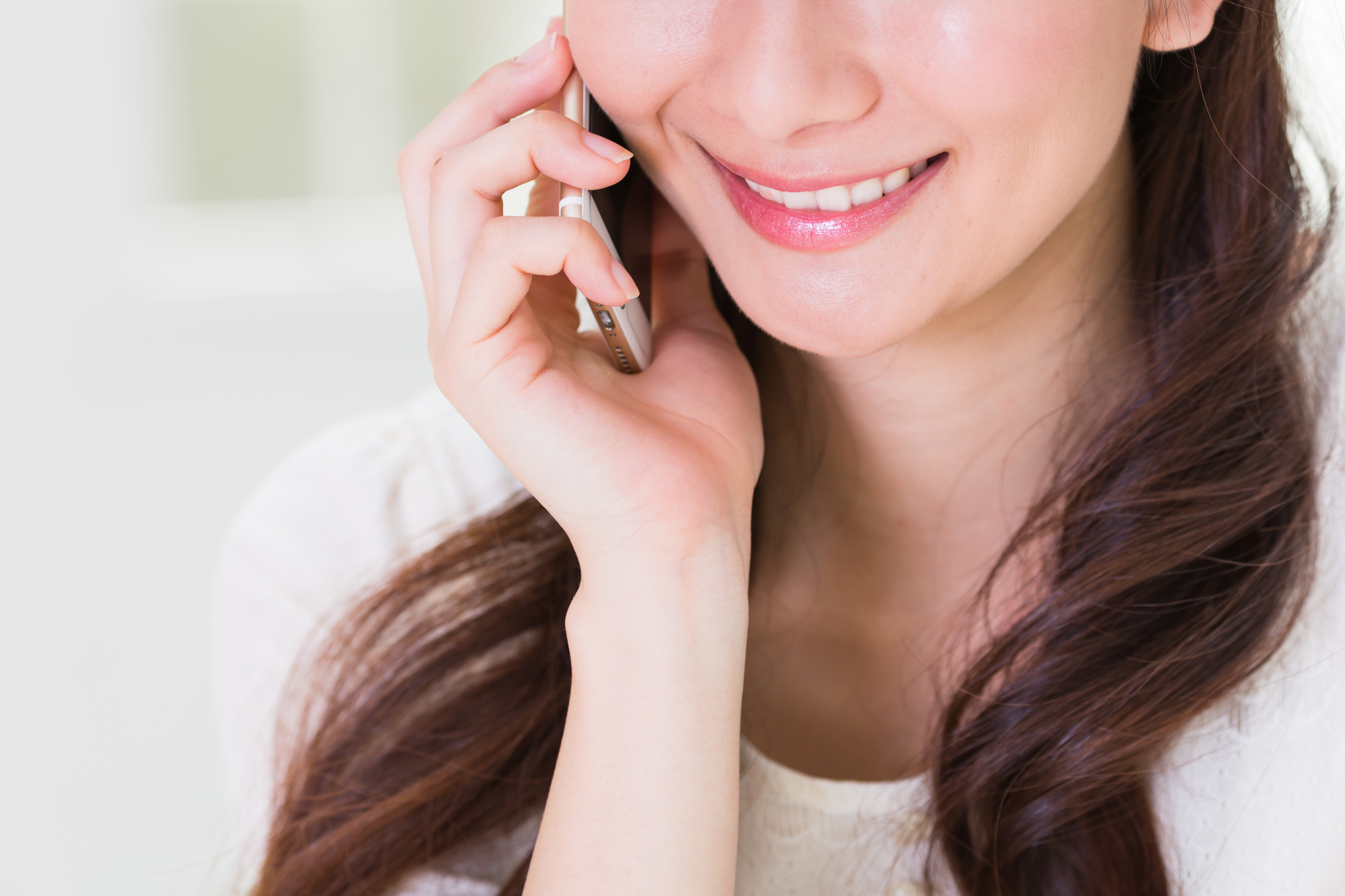 格安スマホで留守電やキャッチホンサービスに対応している会社 pixta_15872051_M