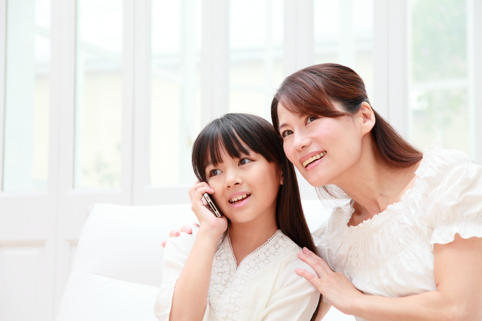 家族で使うのにピッタリの格安スマホはどれ? pixta_6026544_M